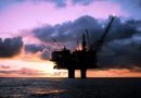 El petróleo de brent sube un 6,9 % y se consolida por encima de los 100 dólares el barril